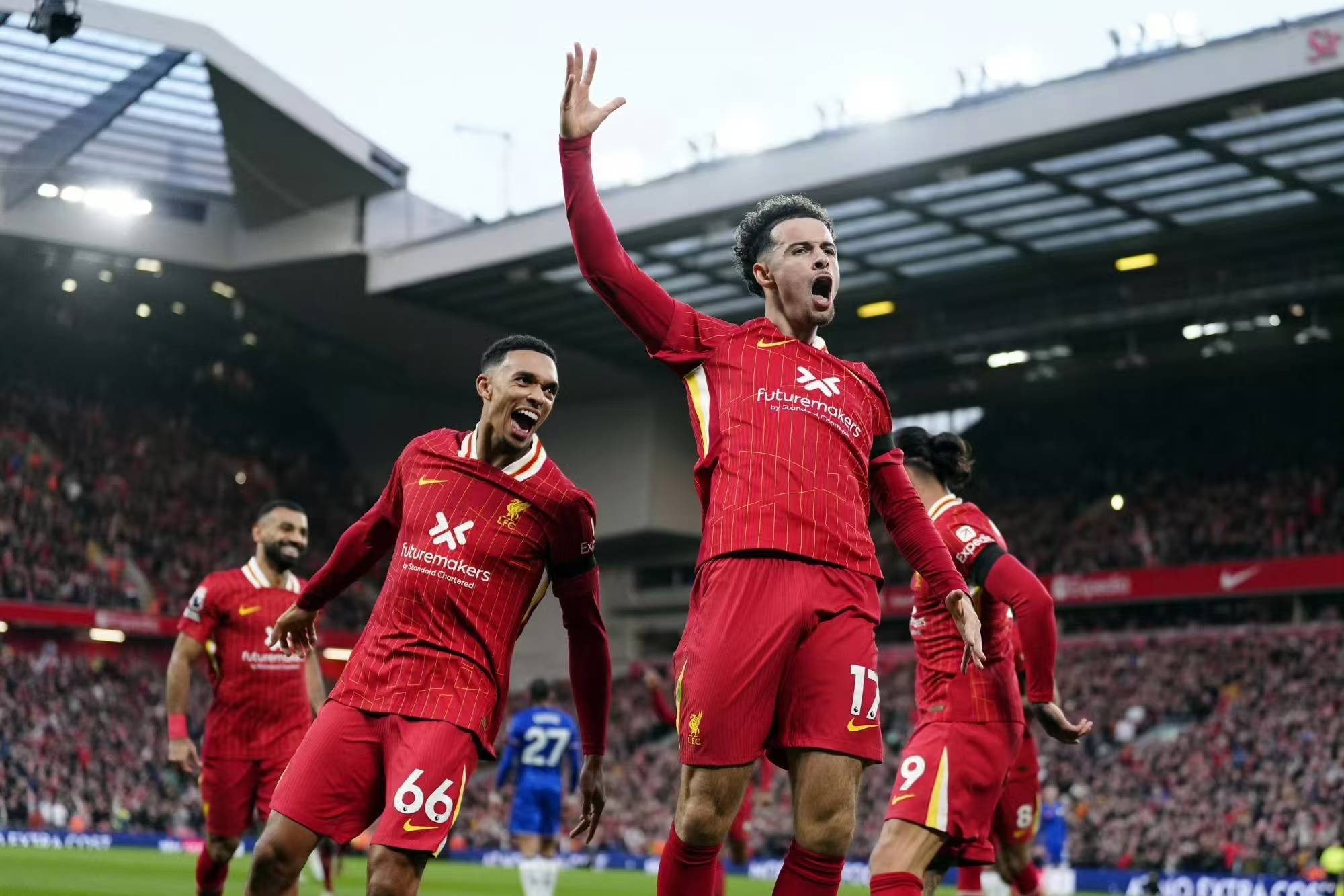 九游手游iOS下载关于萨拉赫重返赛场，刷新纪录首场状态出色，切尔西观众沸腾！比赛高潮迭起的信息