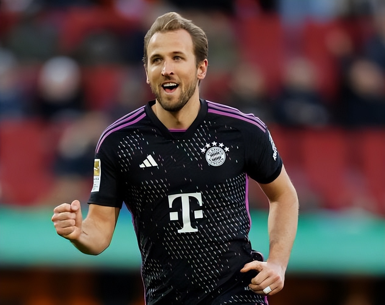 九游iOS正版手游包含凯恩迎来十二赛季出色发挥，德国队观众热烈欢呼！气势如虹延续的词条